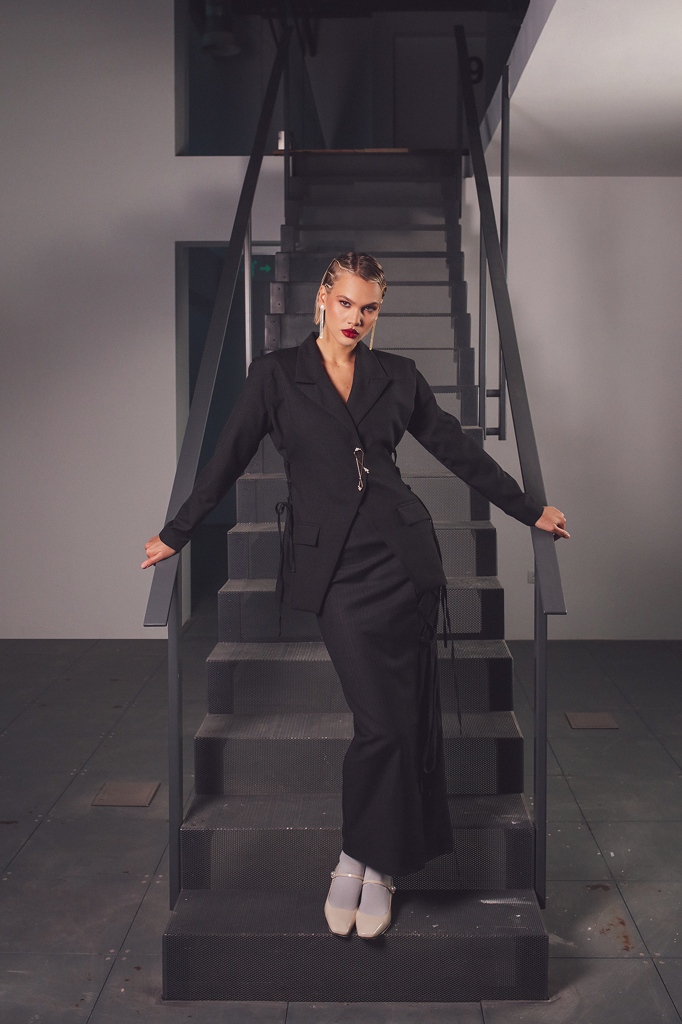 Revelle-Tinuta-14_2-web Amy fusta stofa lana gri - imagine 1