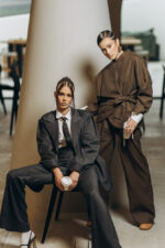 Rina pantaloni din stofa de lana evazati - imagine 3